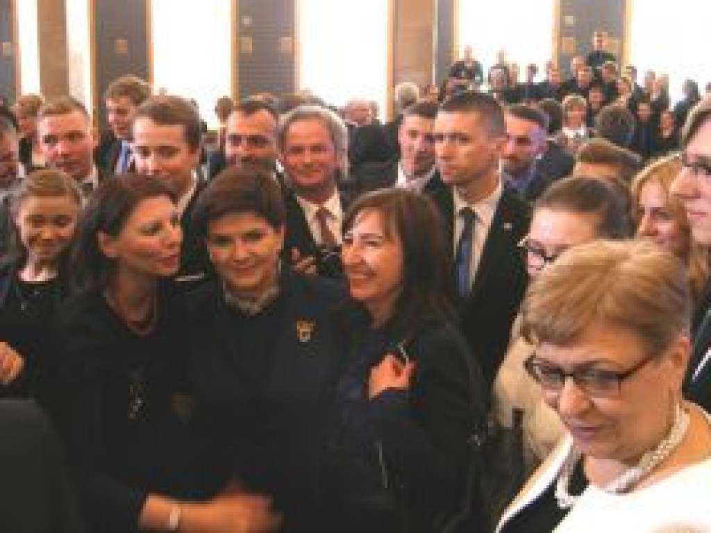 Nasi uczniowie wyróżnieni przez premier Beatę Szydło! (zdjęcia)