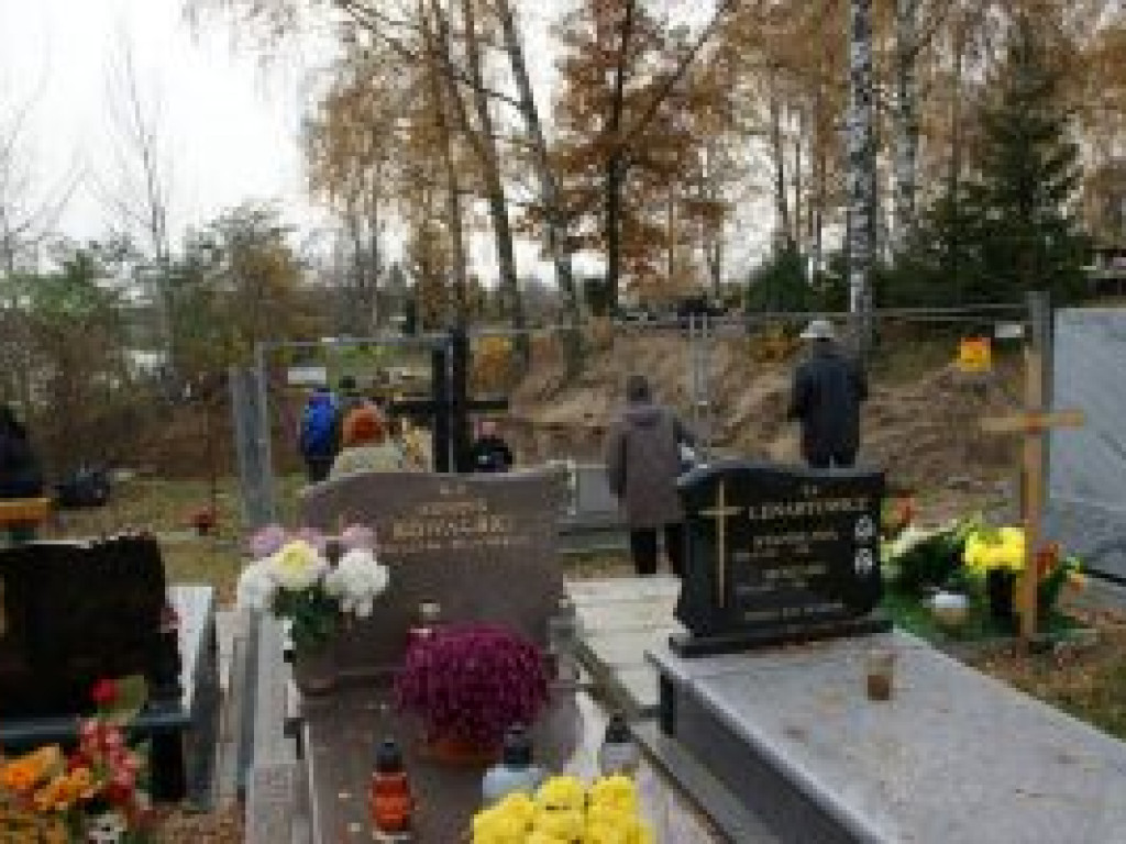 Na ?Kieleckiej Łączce? ekshumowano ?Chłopaków? z Ostrowca i Szewny (zdjęcia)