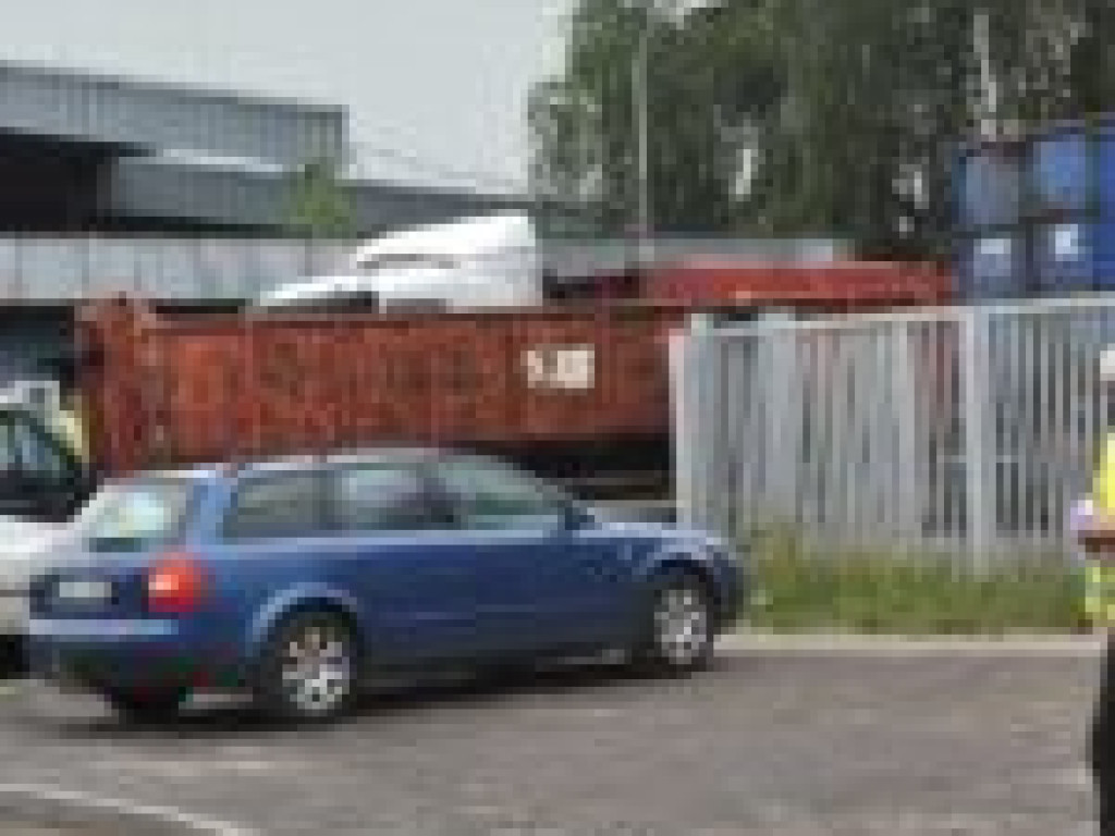 Jak przeciąć sznur ciężarówek pod bramą nr 3? (zdjęcia)