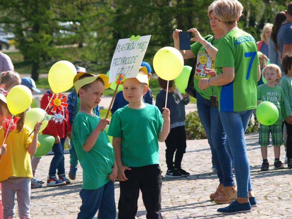 Dzień Ziemi. Happening ekologiczny ostrowieckich przedszkolaków