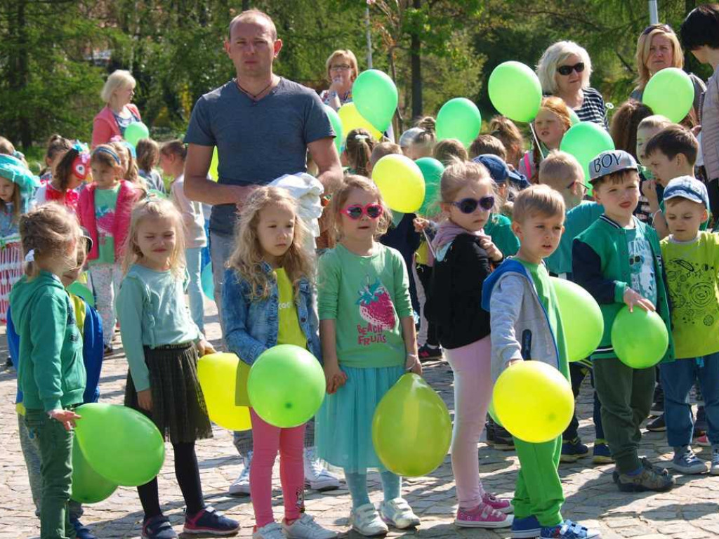 Dzień Ziemi. Happening ekologiczny ostrowieckich przedszkolaków