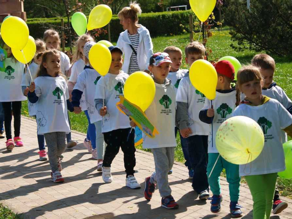 Dzień Ziemi. Happening ekologiczny ostrowieckich przedszkolaków