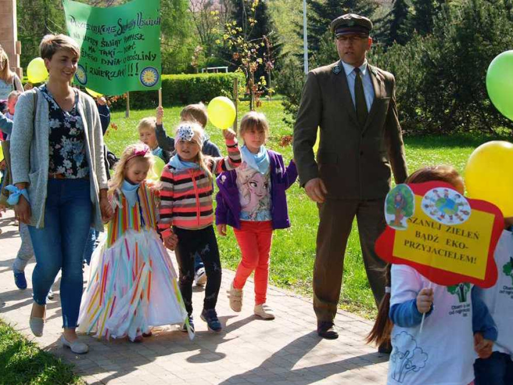 Dzień Ziemi. Happening ekologiczny ostrowieckich przedszkolaków