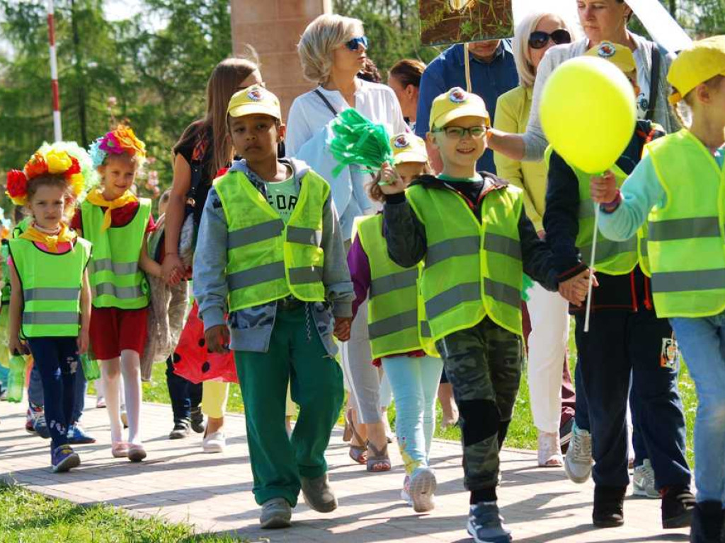 Dzień Ziemi. Happening ekologiczny ostrowieckich przedszkolaków