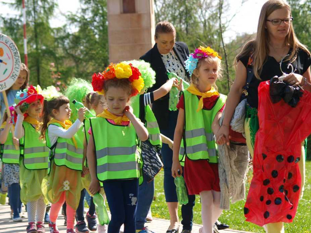 Dzień Ziemi. Happening ekologiczny ostrowieckich przedszkolaków