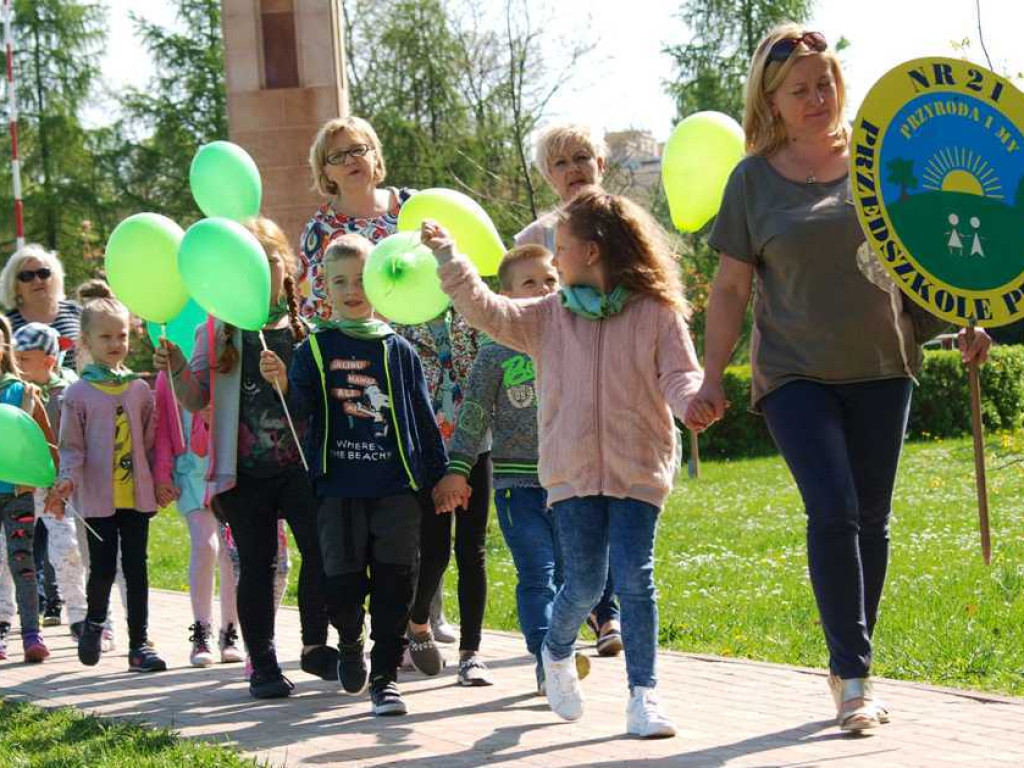 Dzień Ziemi. Happening ekologiczny ostrowieckich przedszkolaków