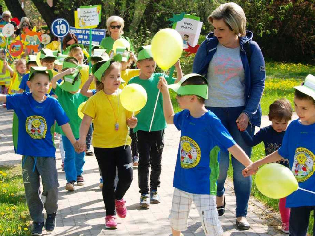 Dzień Ziemi. Happening ekologiczny ostrowieckich przedszkolaków