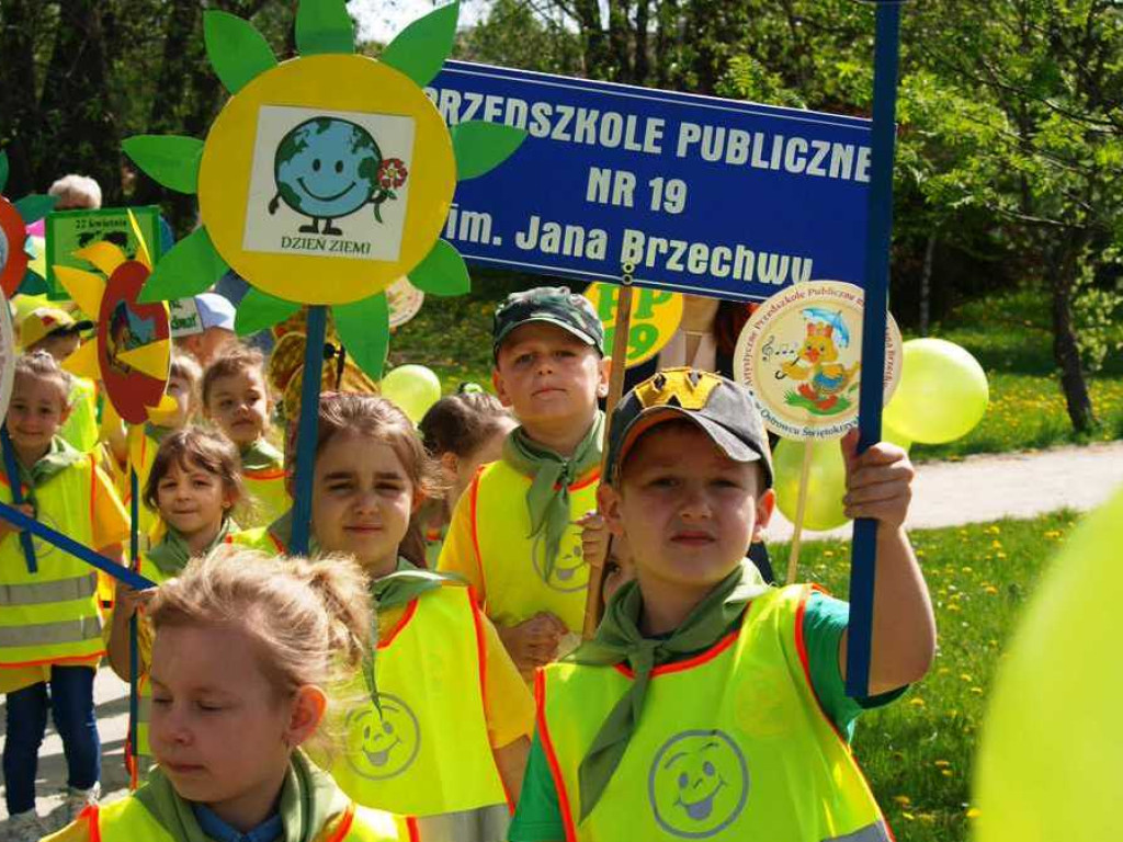 Dzień Ziemi. Happening ekologiczny ostrowieckich przedszkolaków