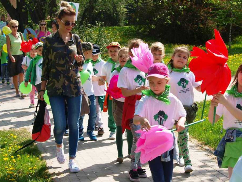 Dzień Ziemi. Happening ekologiczny ostrowieckich przedszkolaków