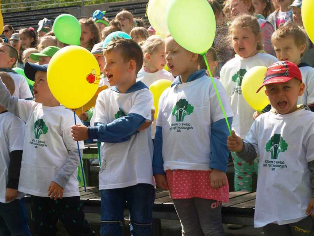 Dzień Ziemi. Happening ekologiczny ostrowieckich przedszkolaków