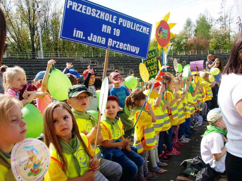 Dzień Ziemi. Happening ekologiczny ostrowieckich przedszkolaków