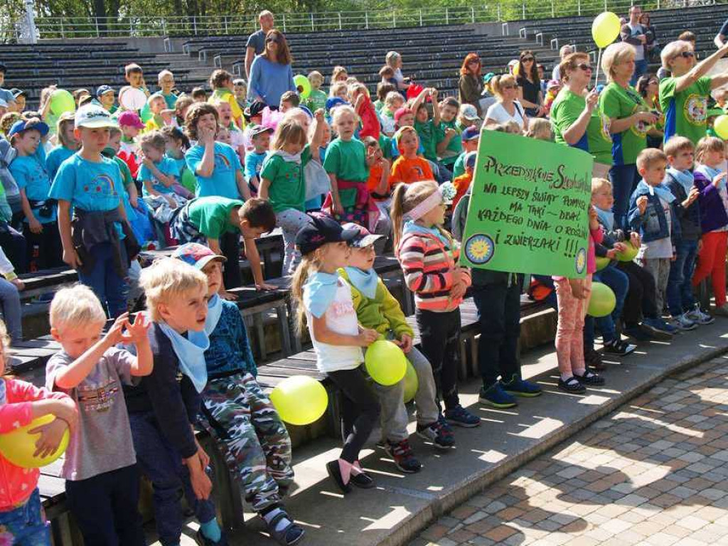 Dzień Ziemi. Happening ekologiczny ostrowieckich przedszkolaków