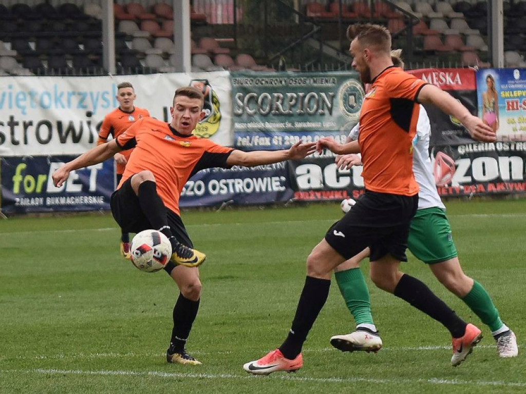 ?Wyszarpane? zwycięstwo piłkarzy KSZO. Od 0:2 do 3:2! Michał Grunt specjalistą od rzutów karnych