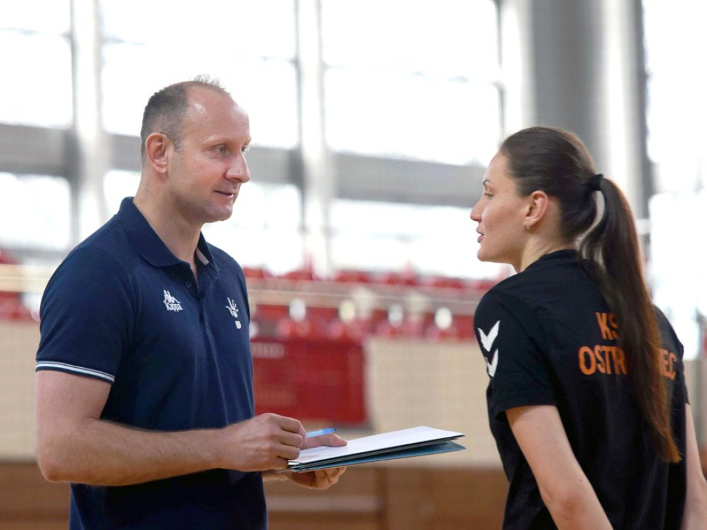 Trening siatkarek KSZO pod wodzą nowego trenera Tomasza Kamudy