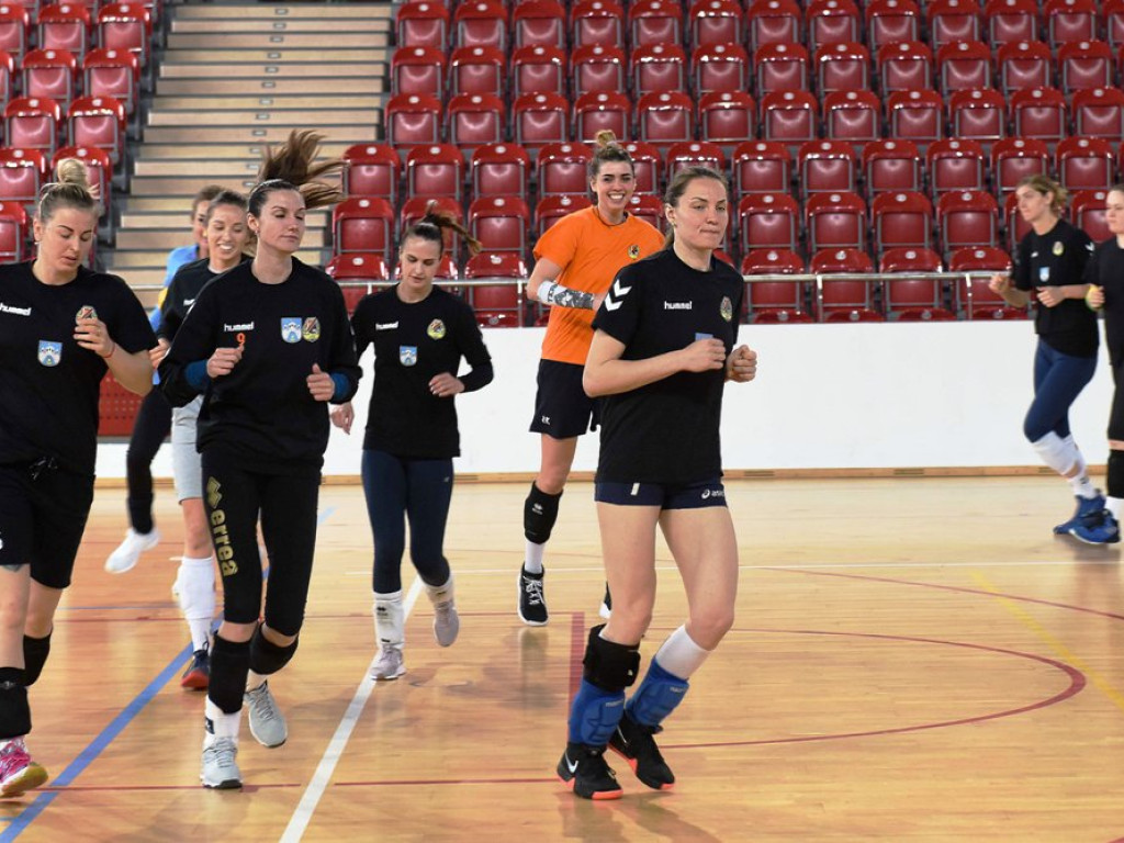 Trening siatkarek KSZO pod wodzą nowego trenera Tomasza Kamudy