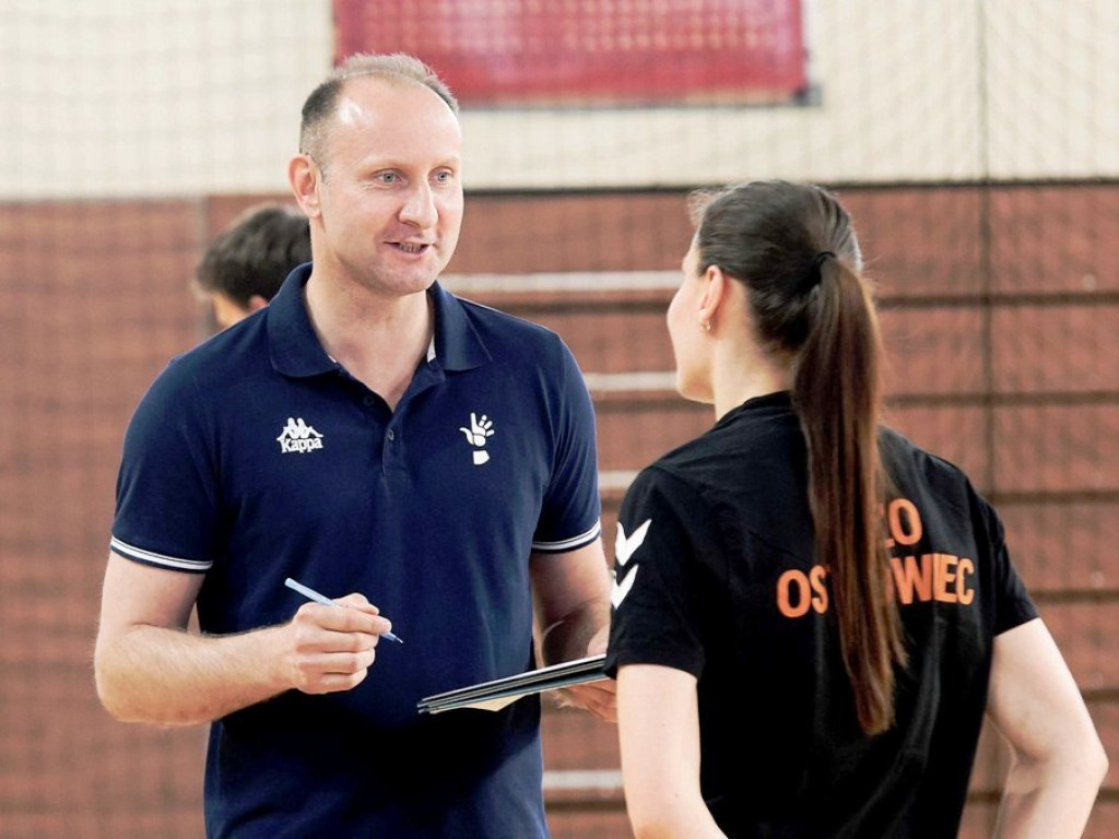 Trening siatkarek KSZO pod wodzą nowego trenera Tomasza Kamudy
