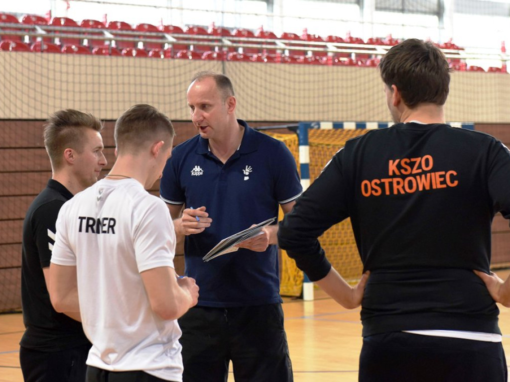 Trening siatkarek KSZO pod wodzą nowego trenera Tomasza Kamudy
