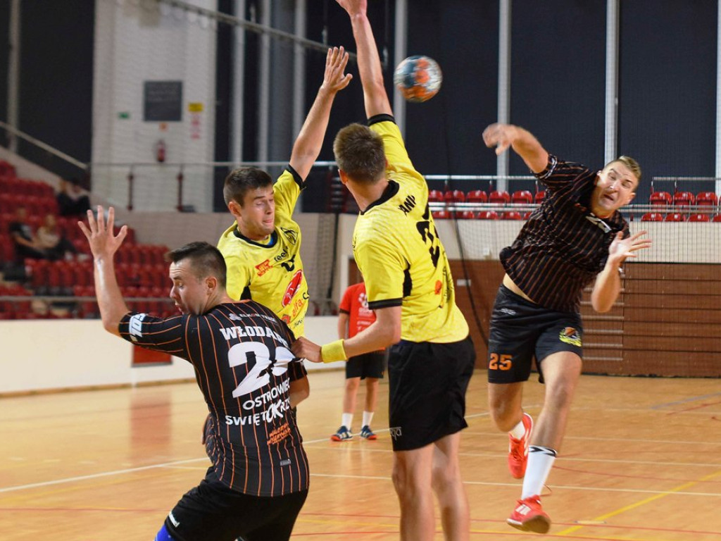 Ależ sportowy weekend w Ostrowcu! Szczypiorniści z Padwą, futboliści z Hutnikiem, siatkarki z Jokerem