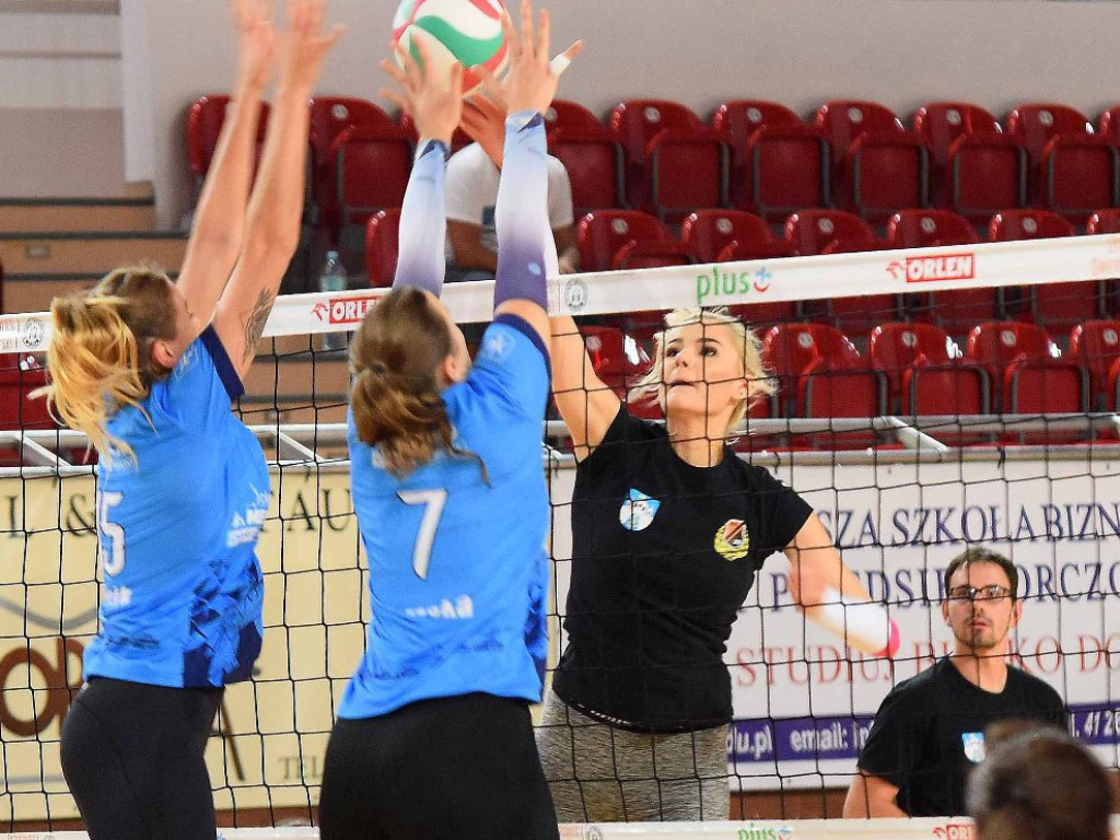 Ależ sportowy weekend w Ostrowcu! Szczypiorniści z Padwą, futboliści z Hutnikiem, siatkarki z Jokerem