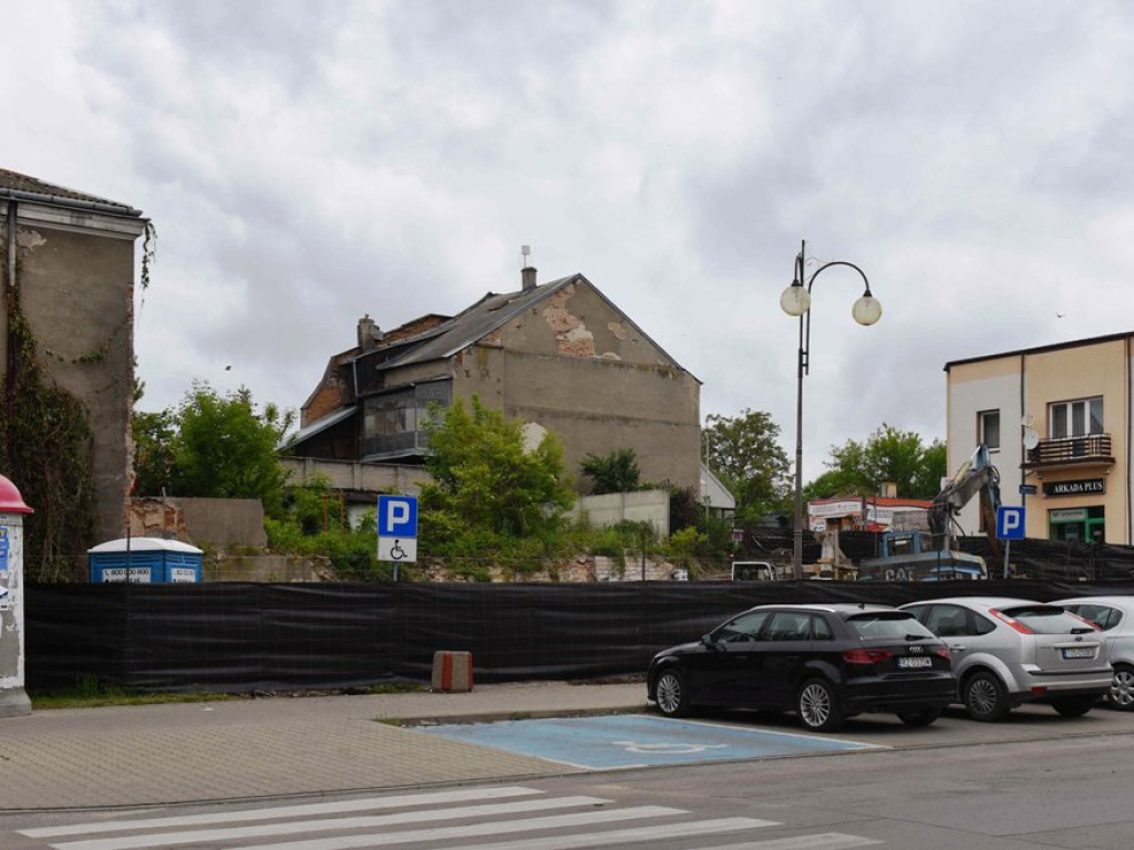 ?Panie, co tam powstaje naprzeciwko urzędu miasta??