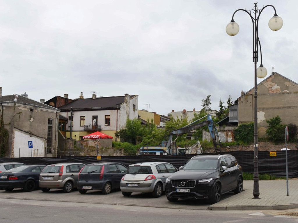 ?Panie, co tam powstaje naprzeciwko urzędu miasta??