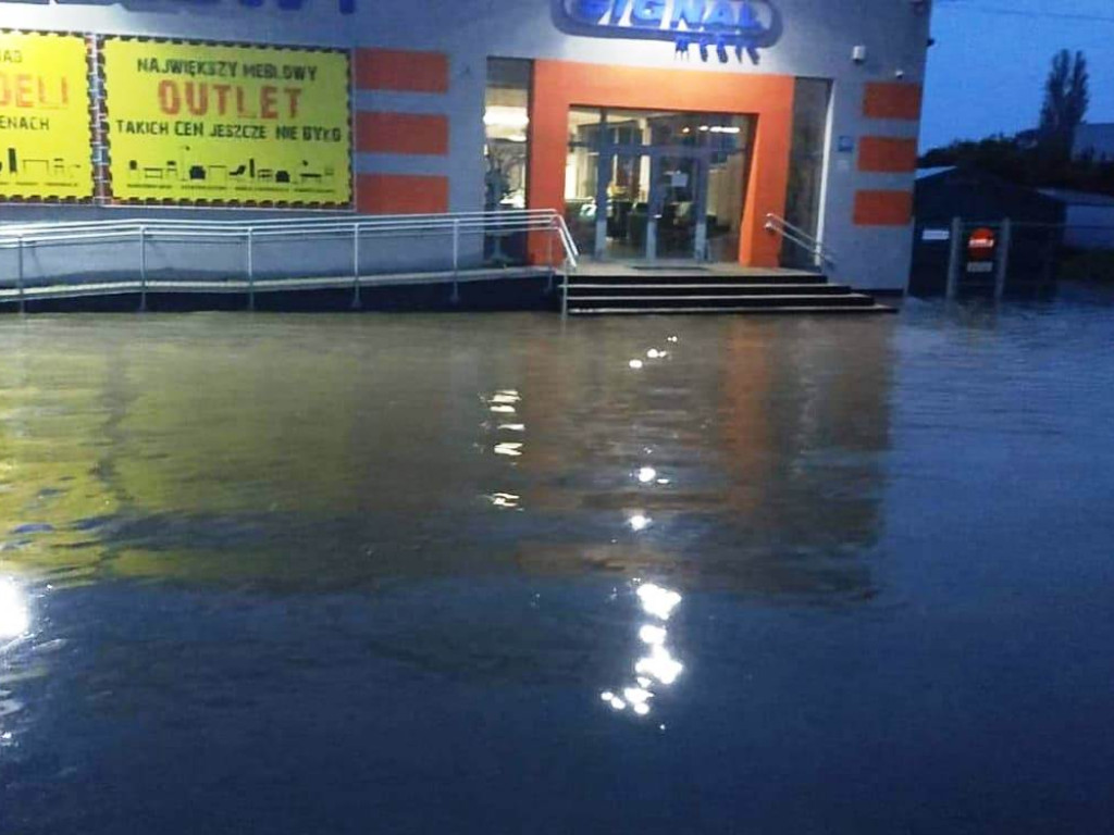 Po wczorajszej ulewie wystąpiły liczne podtopienia (zdjęcia)