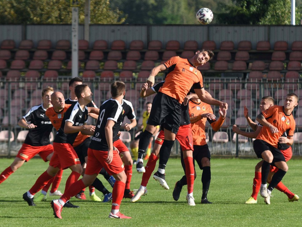 III liga piłkarska. Grupa IV. *KP KSZO 1929 Ostrowiec Świętokrzyski - Korona II Kielce 1:2
