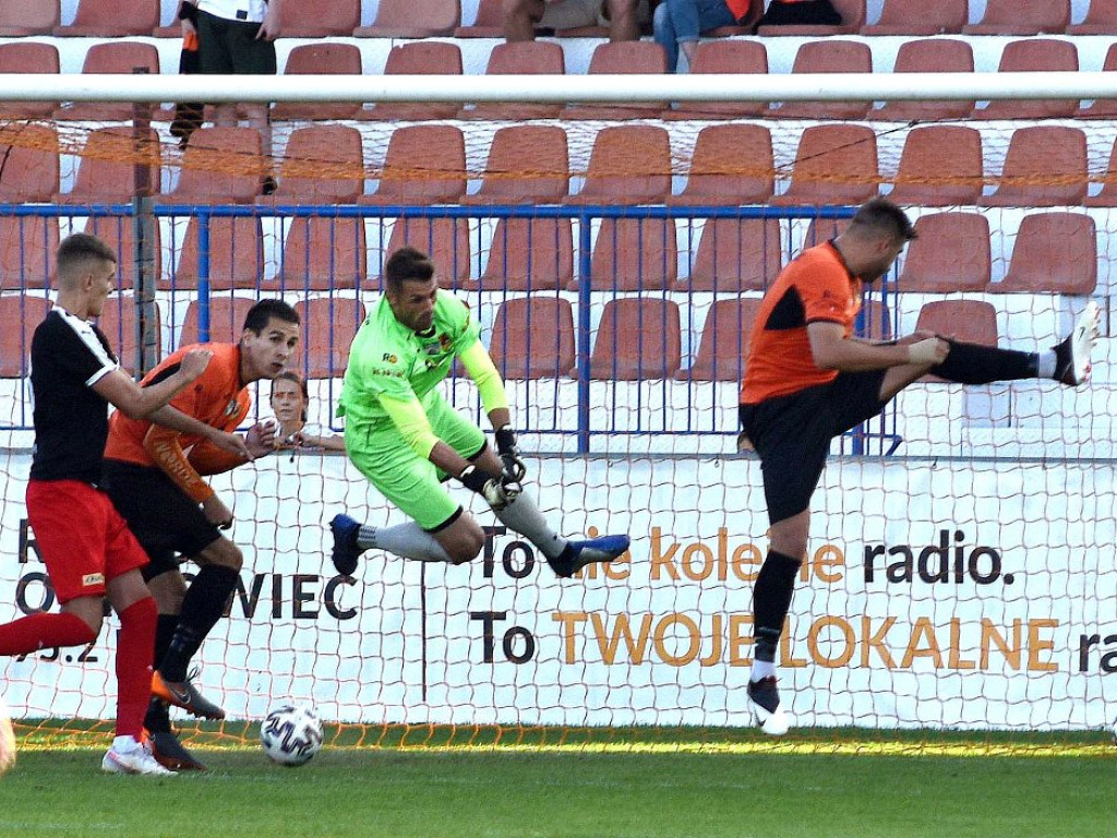 III liga piłkarska. Grupa IV. *KP KSZO 1929 Ostrowiec Świętokrzyski - Korona II Kielce 1:2