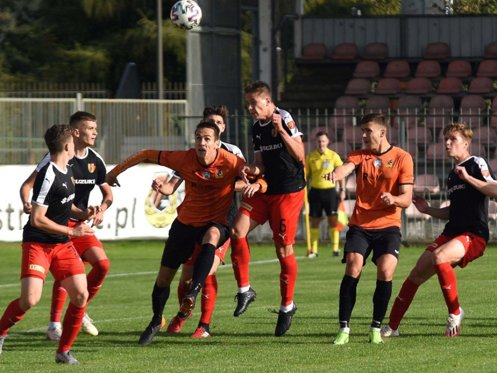 III liga piłkarska. Grupa IV. *KP KSZO 1929 Ostrowiec Świętokrzyski - Korona II Kielce 1:2