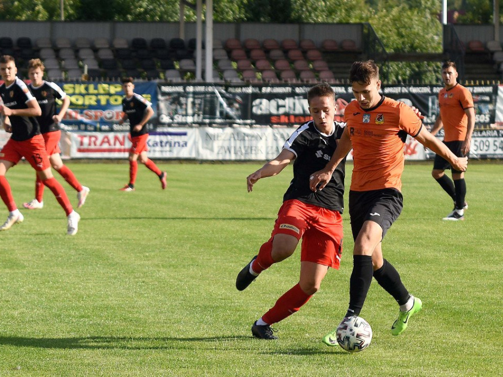 III liga piłkarska. Grupa IV. *KP KSZO 1929 Ostrowiec Świętokrzyski - Korona II Kielce 1:2