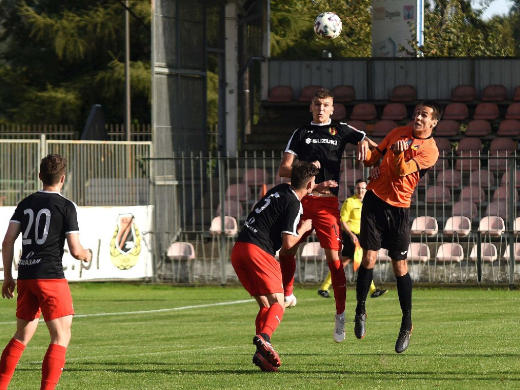 III liga piłkarska. Grupa IV. *KP KSZO 1929 Ostrowiec Świętokrzyski - Korona II Kielce 1:2