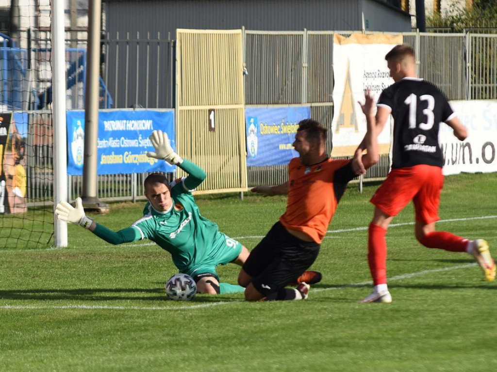 III liga piłkarska. Grupa IV. *KP KSZO 1929 Ostrowiec Świętokrzyski - Korona II Kielce 1:2