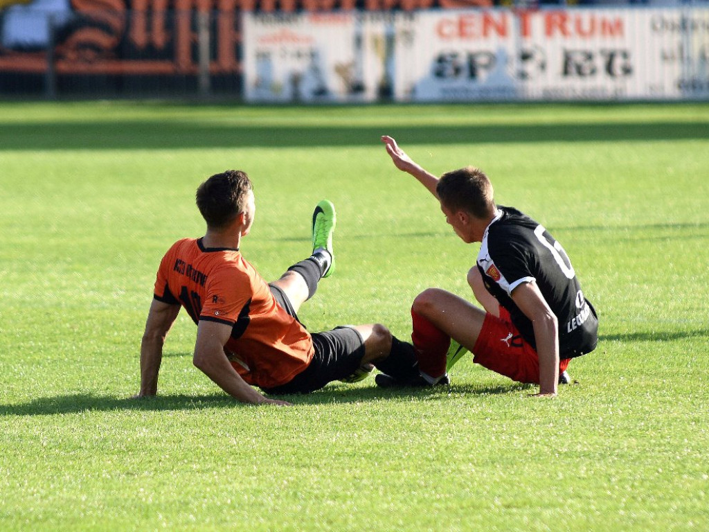 III liga piłkarska. Grupa IV. *KP KSZO 1929 Ostrowiec Świętokrzyski - Korona II Kielce 1:2