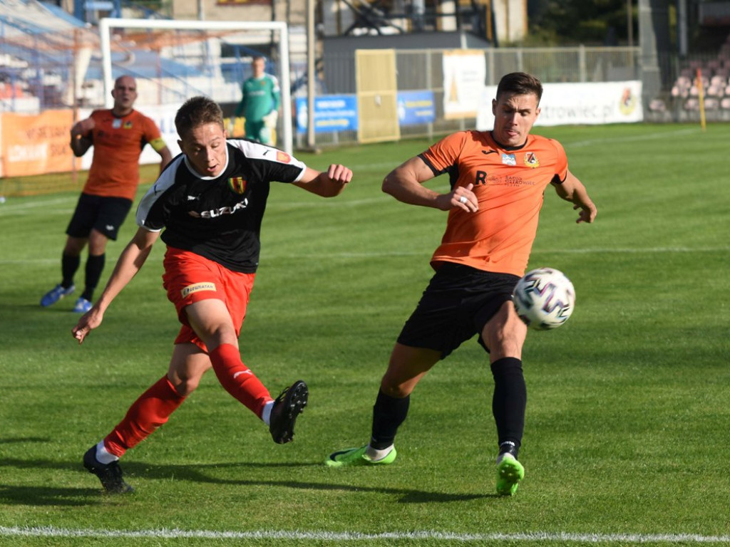 III liga piłkarska. Grupa IV. *KP KSZO 1929 Ostrowiec Świętokrzyski - Korona II Kielce 1:2