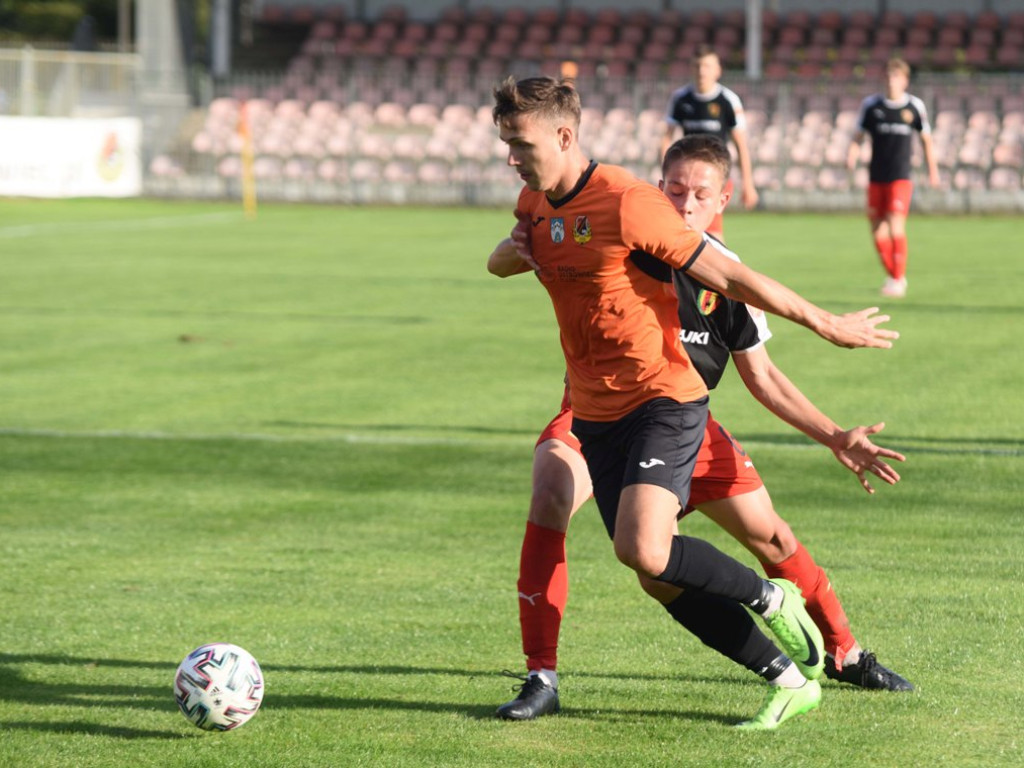 III liga piłkarska. Grupa IV. *KP KSZO 1929 Ostrowiec Świętokrzyski - Korona II Kielce 1:2