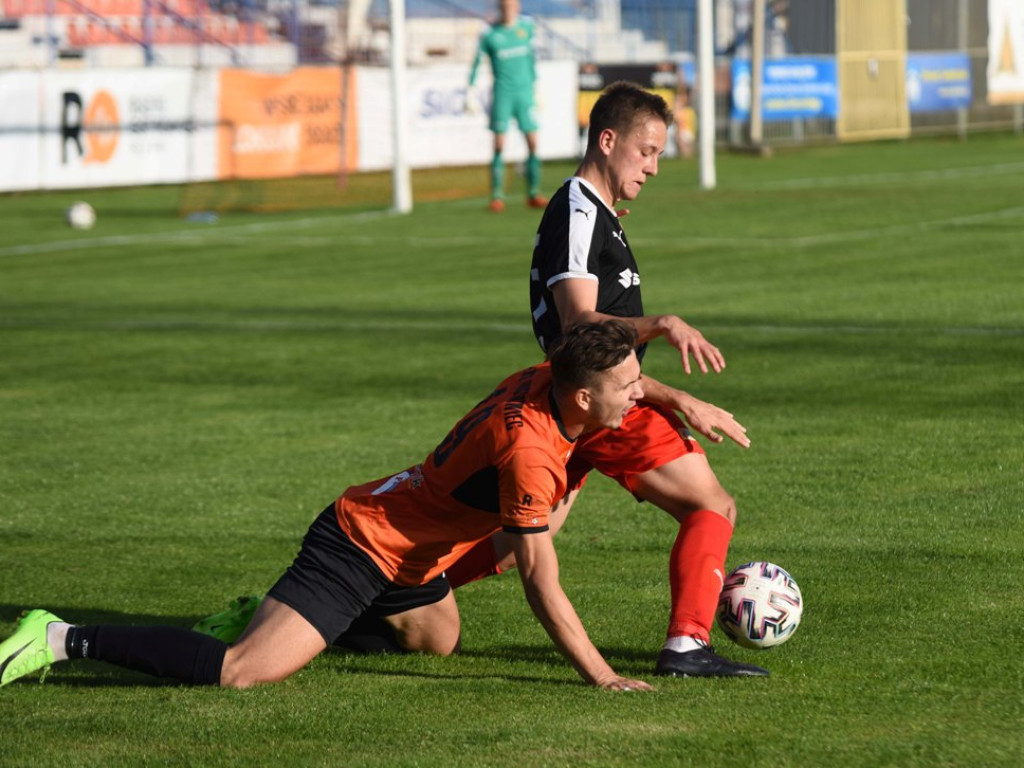III liga piłkarska. Grupa IV. *KP KSZO 1929 Ostrowiec Świętokrzyski - Korona II Kielce 1:2