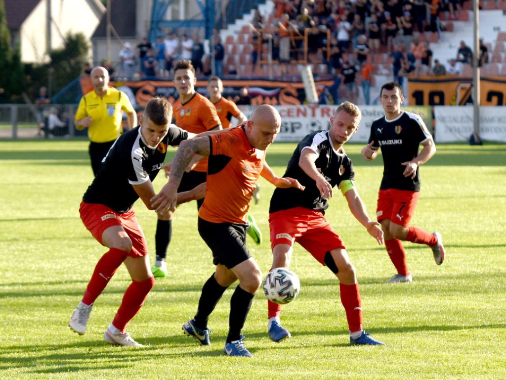 III liga piłkarska. Grupa IV. *KP KSZO 1929 Ostrowiec Świętokrzyski - Korona II Kielce 1:2