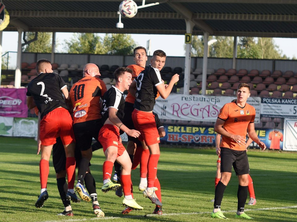 III liga piłkarska. Grupa IV. *KP KSZO 1929 Ostrowiec Świętokrzyski - Korona II Kielce 1:2