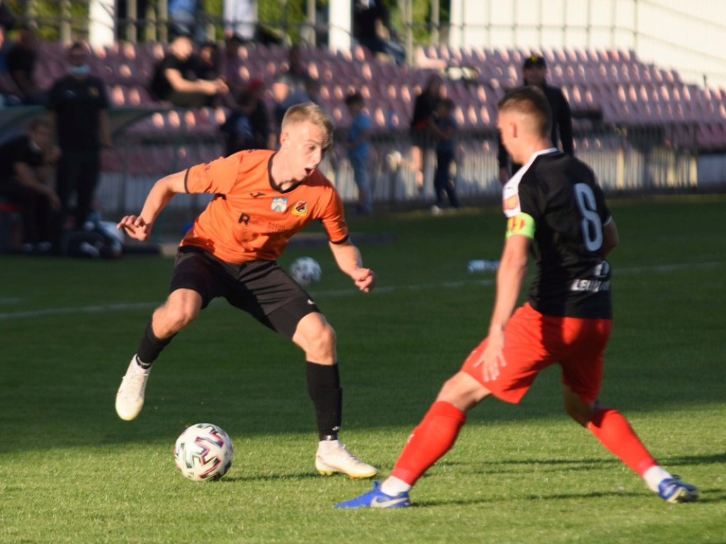 III liga piłkarska. Grupa IV. *KP KSZO 1929 Ostrowiec Świętokrzyski - Korona II Kielce 1:2