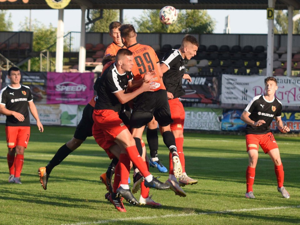 III liga piłkarska. Grupa IV. *KP KSZO 1929 Ostrowiec Świętokrzyski - Korona II Kielce 1:2