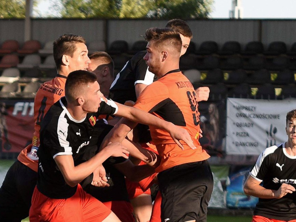 III liga piłkarska. Grupa IV. *KP KSZO 1929 Ostrowiec Świętokrzyski - Korona II Kielce 1:2