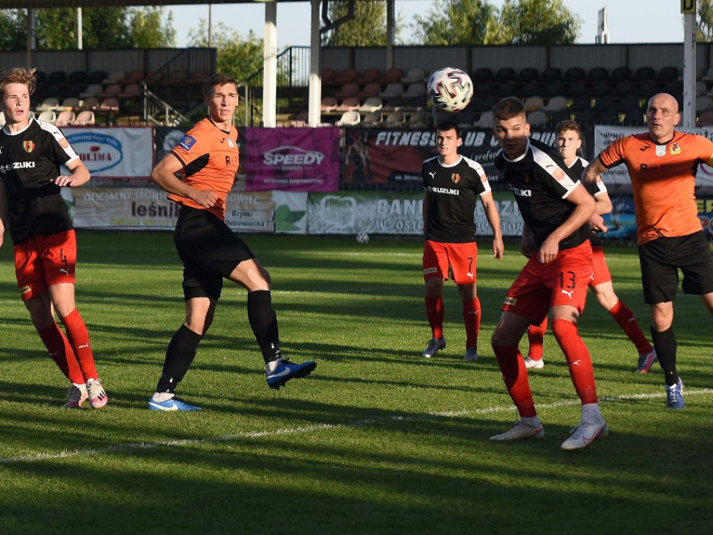 III liga piłkarska. Grupa IV. *KP KSZO 1929 Ostrowiec Świętokrzyski - Korona II Kielce 1:2