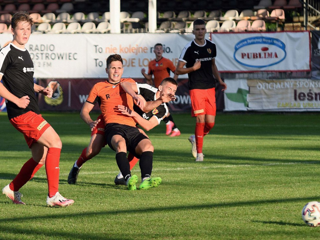 III liga piłkarska. Grupa IV. *KP KSZO 1929 Ostrowiec Świętokrzyski - Korona II Kielce 1:2