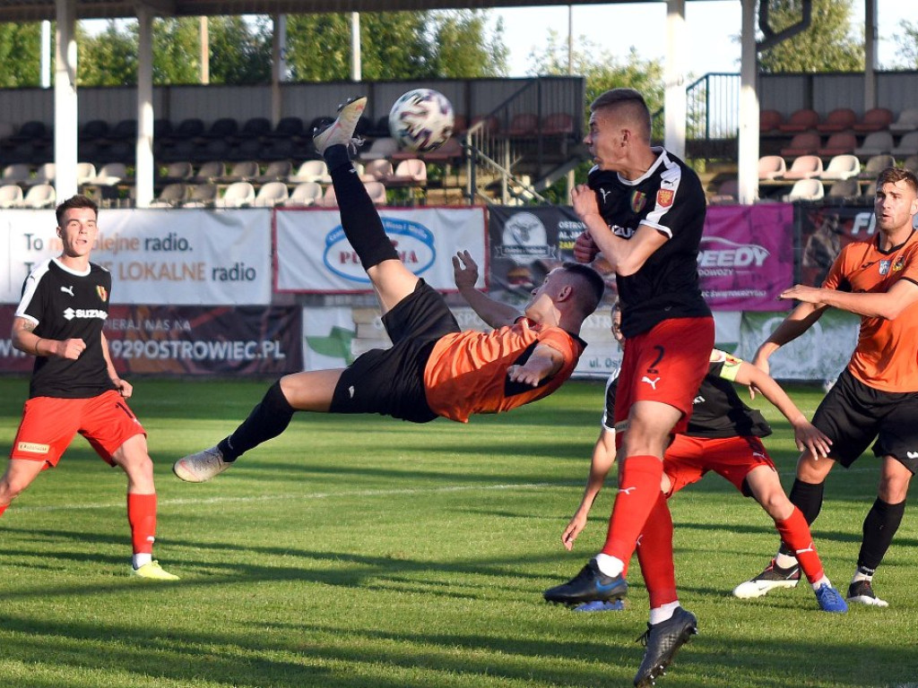 III liga piłkarska. Grupa IV. *KP KSZO 1929 Ostrowiec Świętokrzyski - Korona II Kielce 1:2