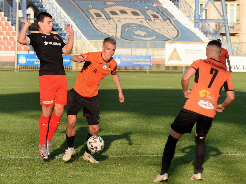 III liga piłkarska. Grupa IV. *KP KSZO 1929 Ostrowiec Świętokrzyski - Korona II Kielce 1:2