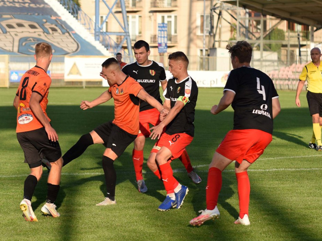 III liga piłkarska. Grupa IV. *KP KSZO 1929 Ostrowiec Świętokrzyski - Korona II Kielce 1:2