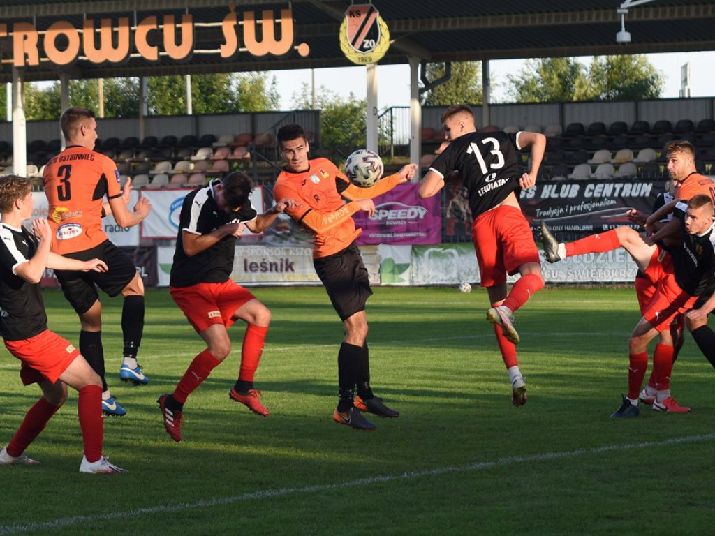 III liga piłkarska. Grupa IV. *KP KSZO 1929 Ostrowiec Świętokrzyski - Korona II Kielce 1:2