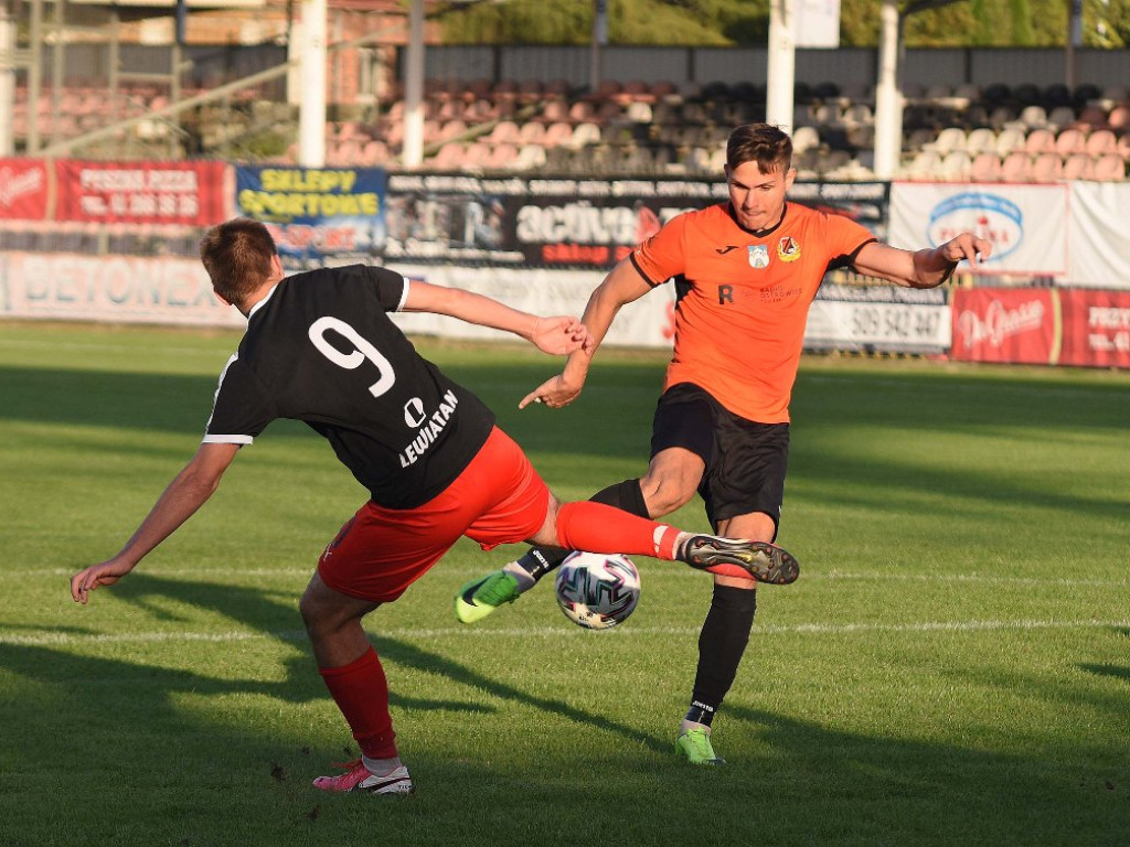 III liga piłkarska. Grupa IV. *KP KSZO 1929 Ostrowiec Świętokrzyski - Korona II Kielce 1:2