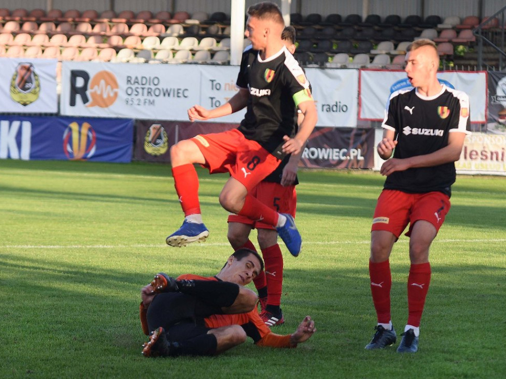 III liga piłkarska. Grupa IV. *KP KSZO 1929 Ostrowiec Świętokrzyski - Korona II Kielce 1:2