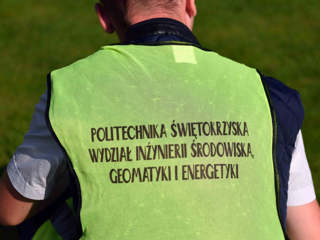 Drony nad stadionem KSZO. Pokazy naukowców z Politechniki Świętokrzyskiej (zdjęcia)